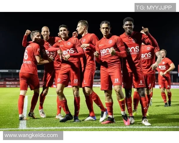 荷兰杯福图纳与费耶诺德比赛因暴力冲突腰斩引发热议